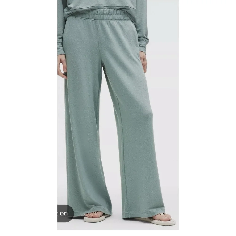 lululemon becalm mid-rise wide-leg pant Sz 12 Green Has Slight Wear On Pockets